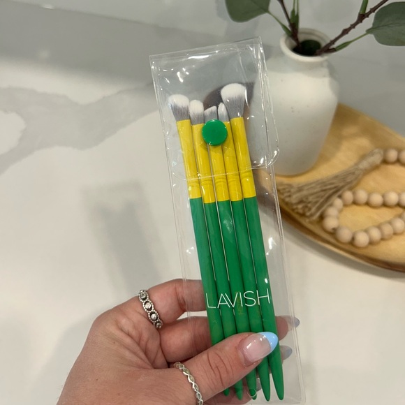 Lavish Essential Eye Collection - 5 Piece Makeup Brush Set - Picture 2 of 2